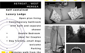 Secret Mersea Retreat - A Stroll From The Anchorage!